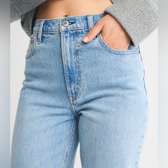 Abercrombie & Fitch Ultra High Rise 90s Straight Jean Raw Hem Size 2 - Picture 3 of 12
